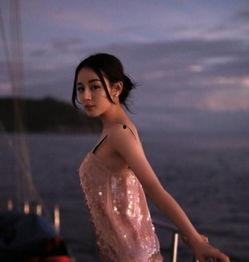 迪丽热巴出浴照片,绝美瞬间引发网友热议