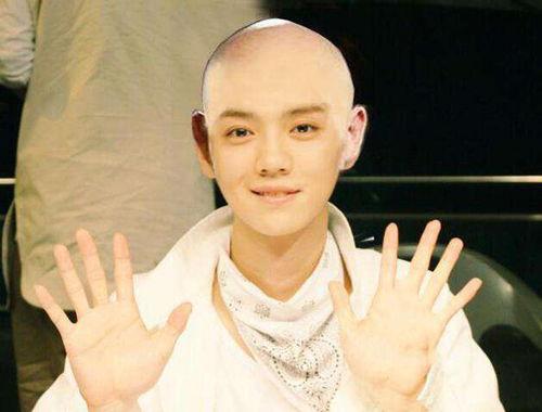 光头帅明星,揭秘光头明星的独特魅力