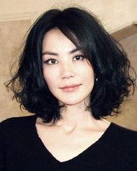 明星黑头发,揭秘黑头成因与应对之道